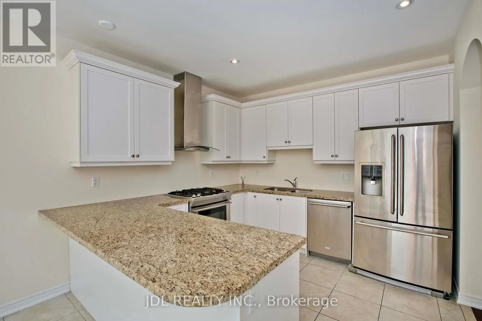21 WOZNIAK CRESCENT