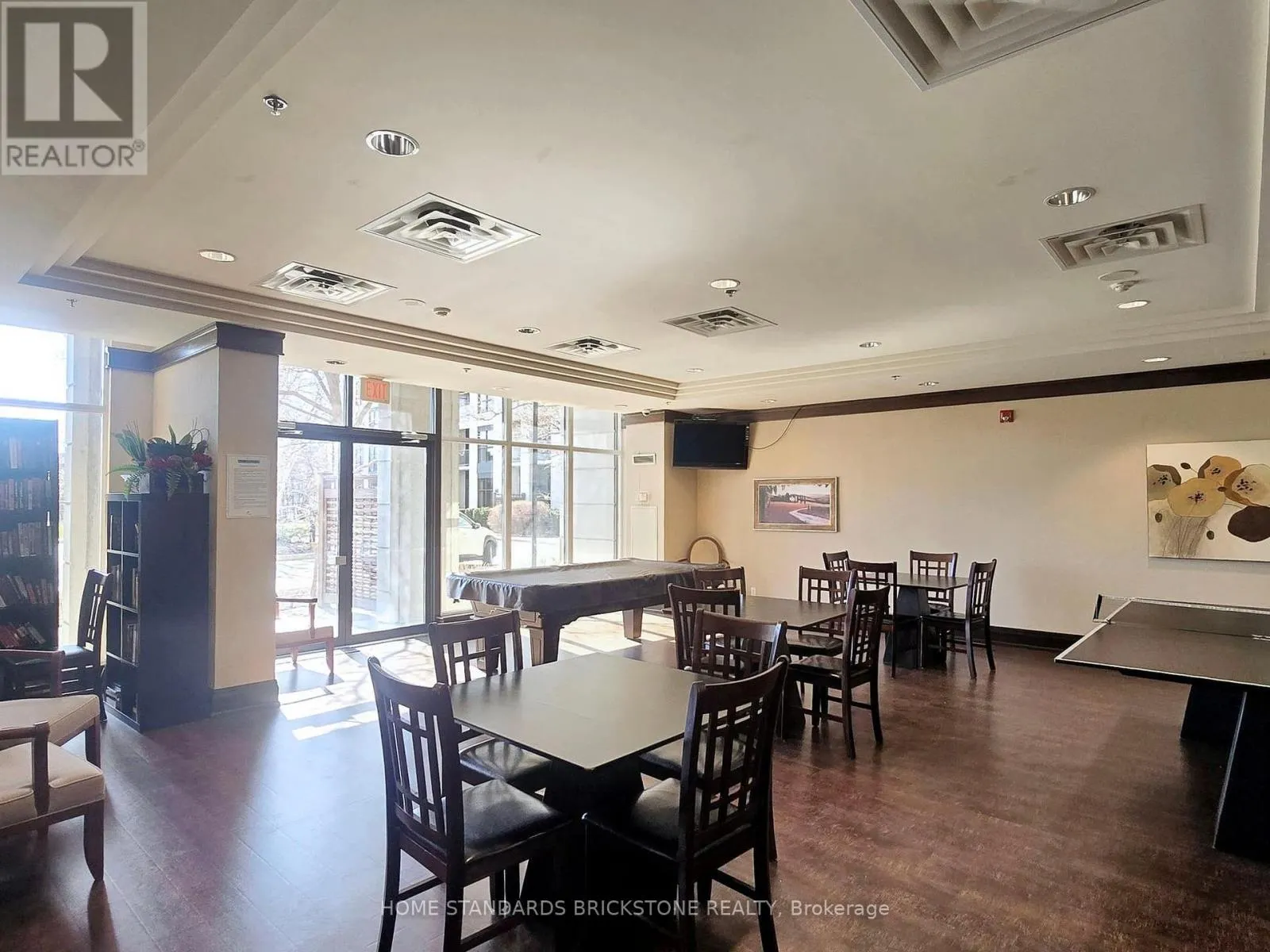 PH211 - 18 HARDING BOULEVARD