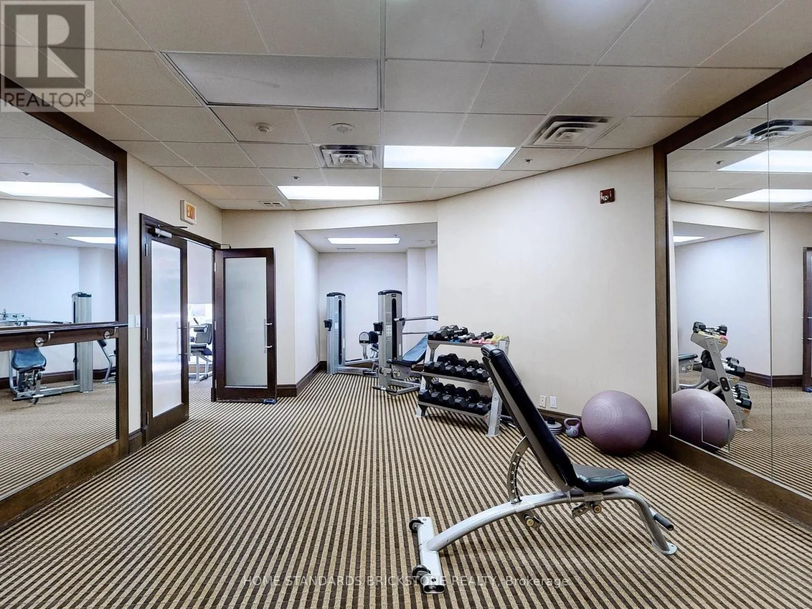 PH211 - 18 HARDING BOULEVARD