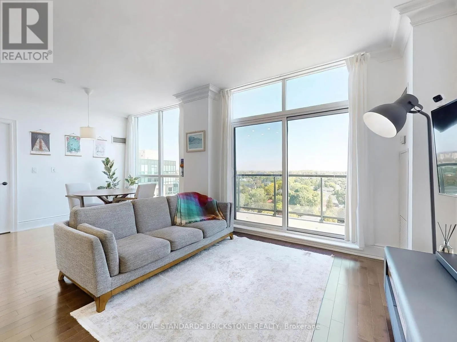 PH211 - 18 HARDING BOULEVARD