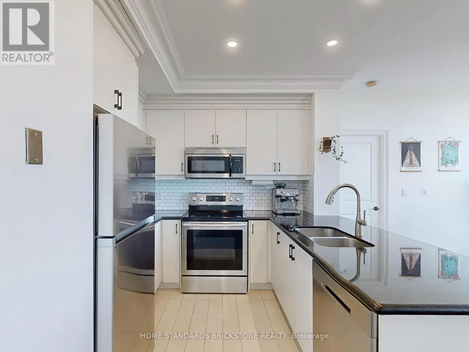 PH211 - 18 HARDING BOULEVARD