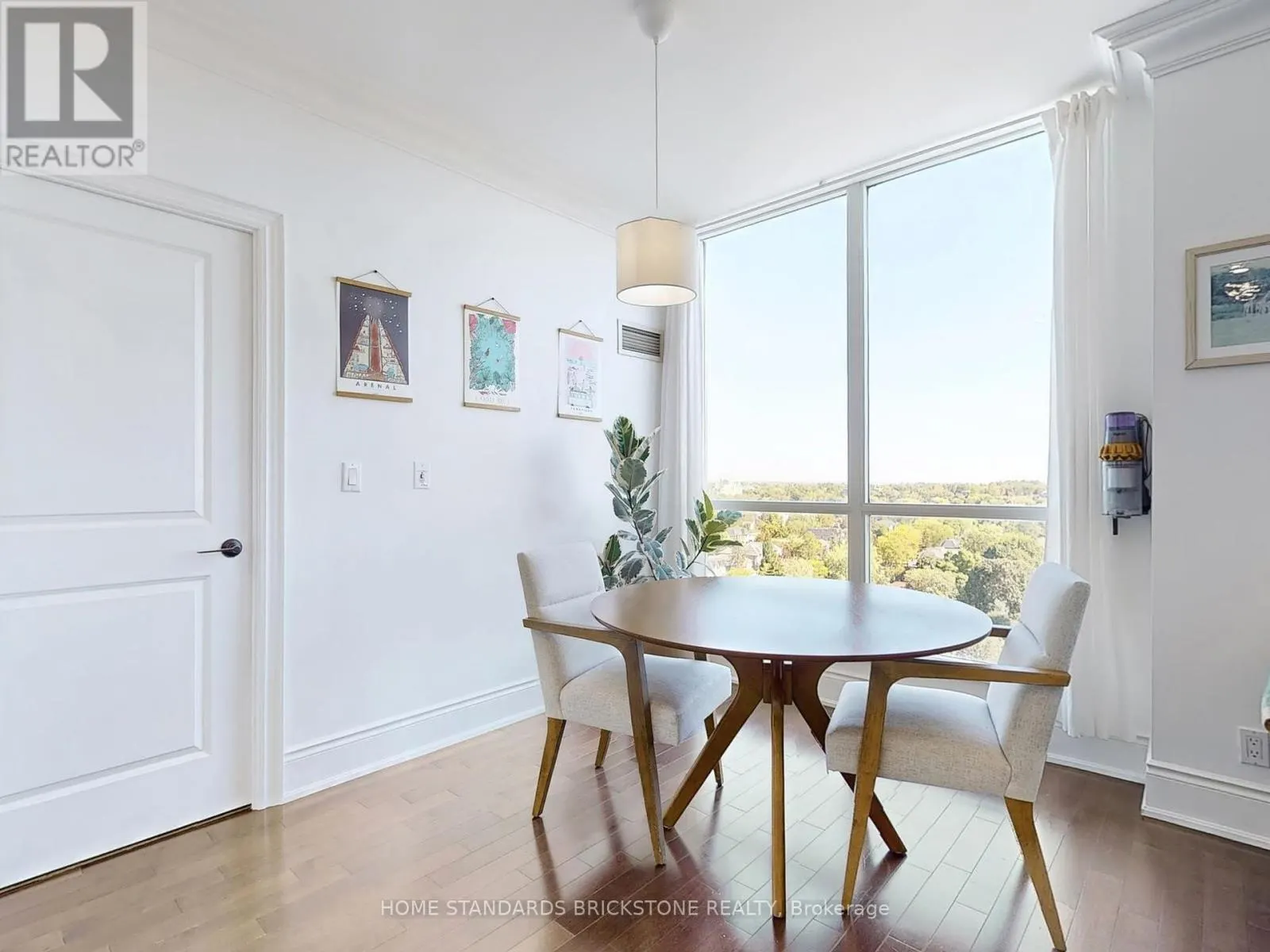PH211 - 18 HARDING BOULEVARD