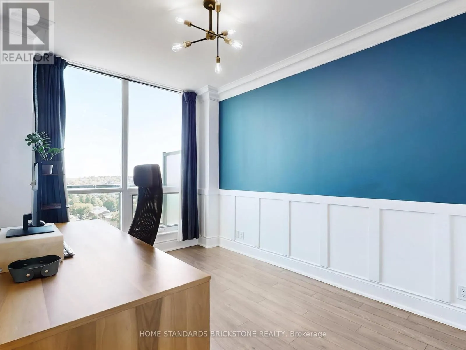 PH211 - 18 HARDING BOULEVARD