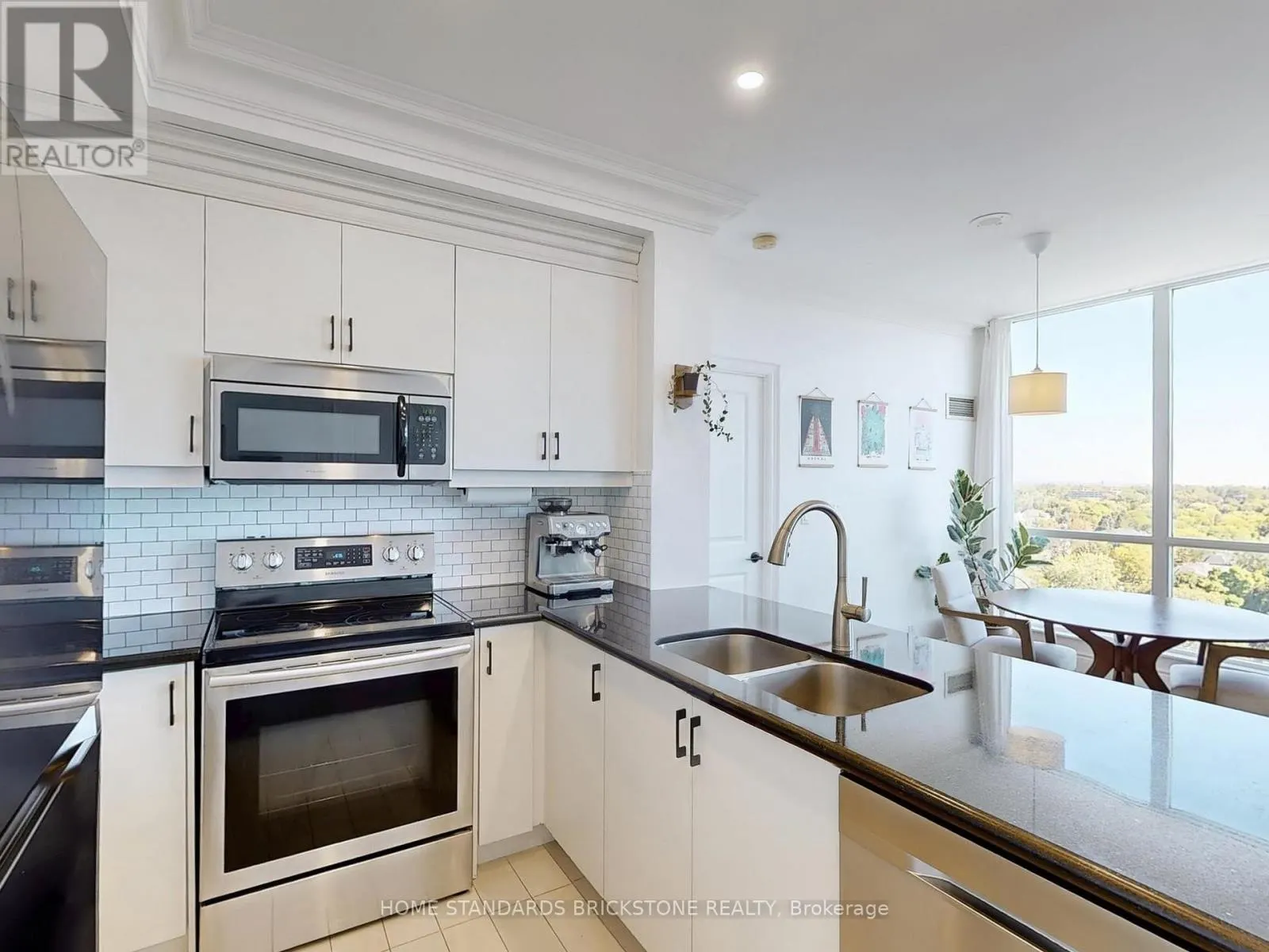 PH211 - 18 HARDING BOULEVARD
