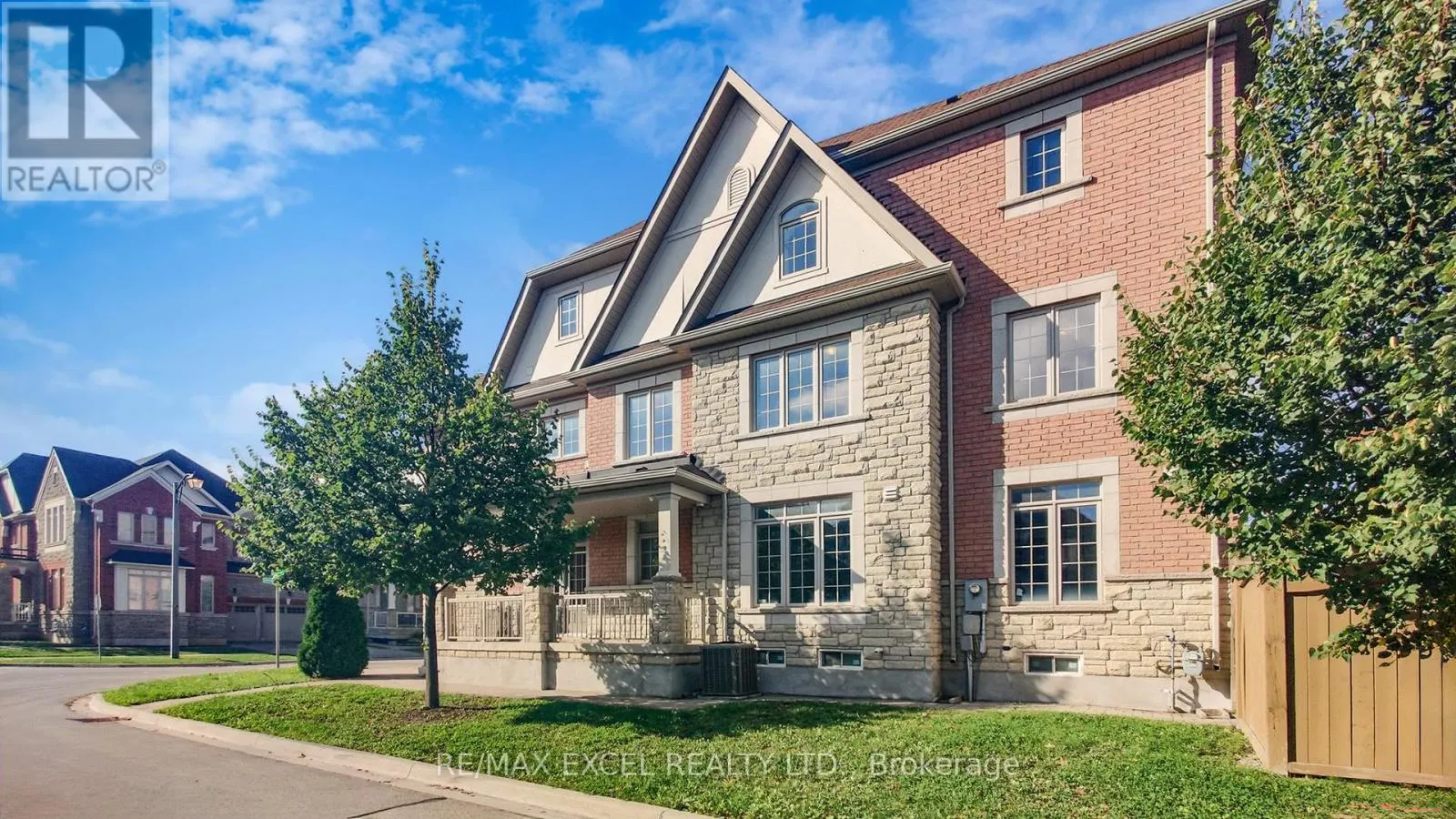 103 LIVING CRES CRESCENT