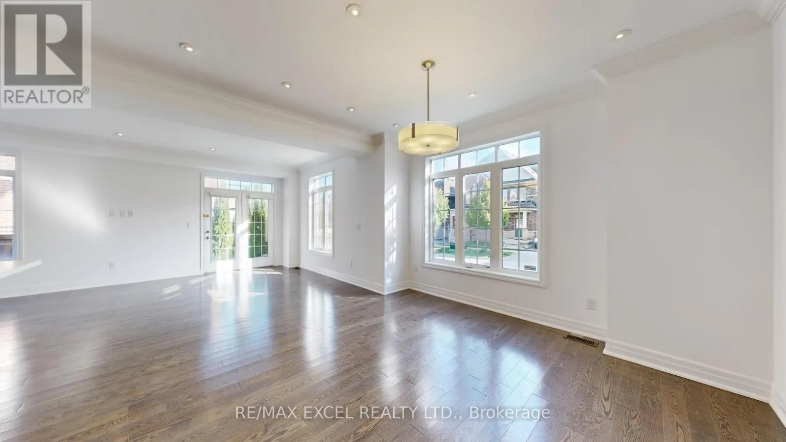 103 LIVING CRES CRESCENT