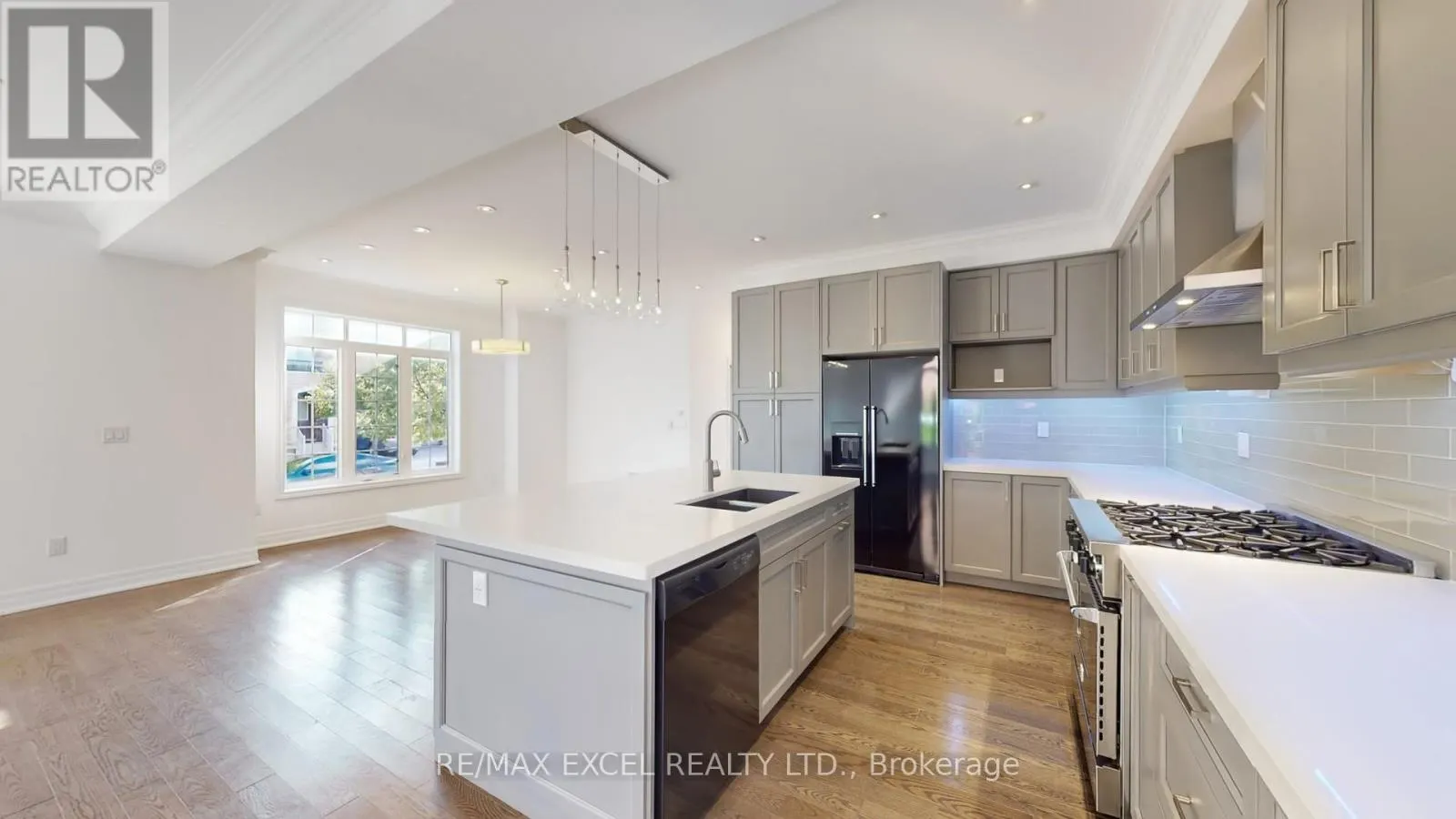103 LIVING CRES CRESCENT