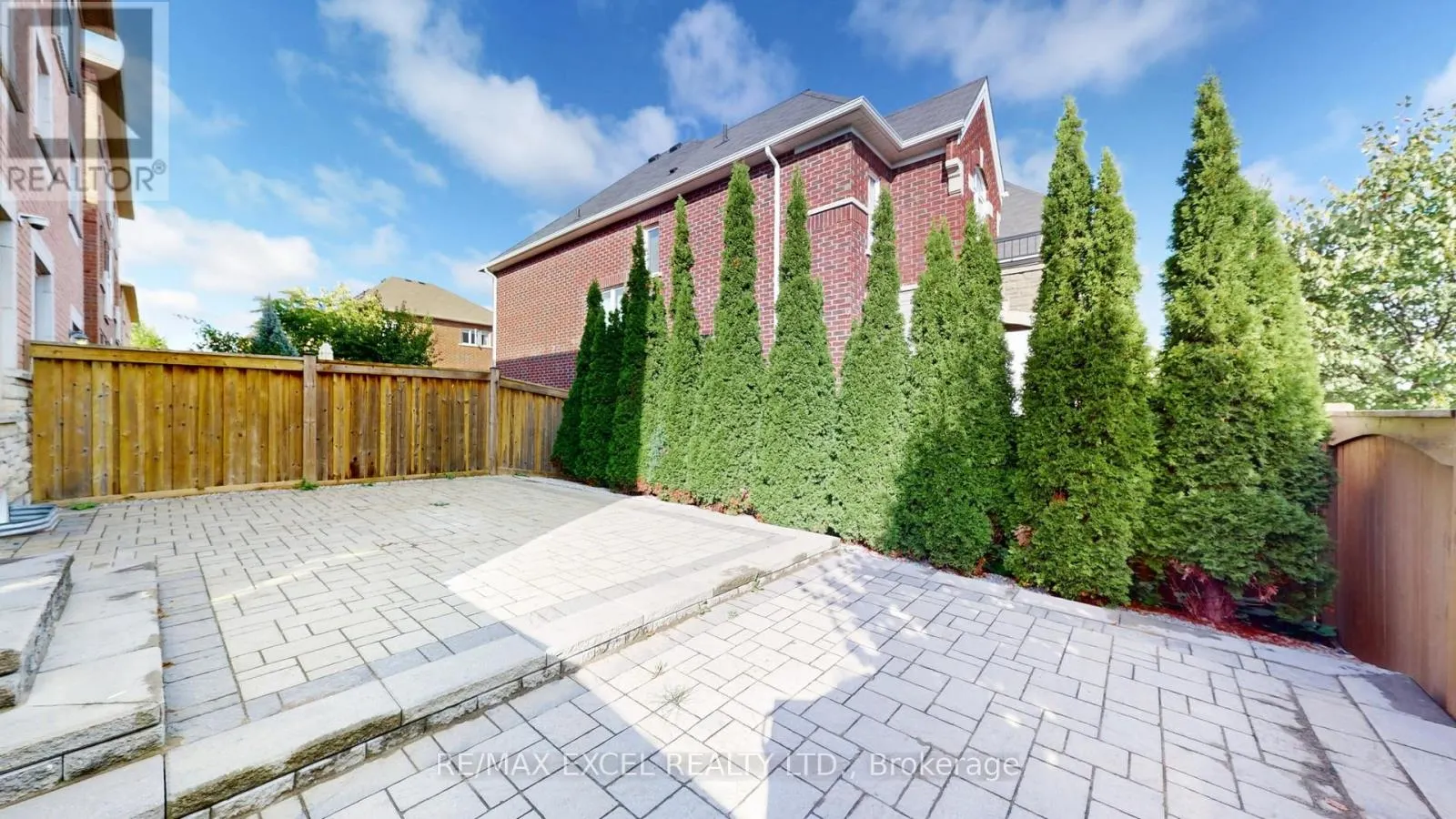 103 LIVING CRES CRESCENT