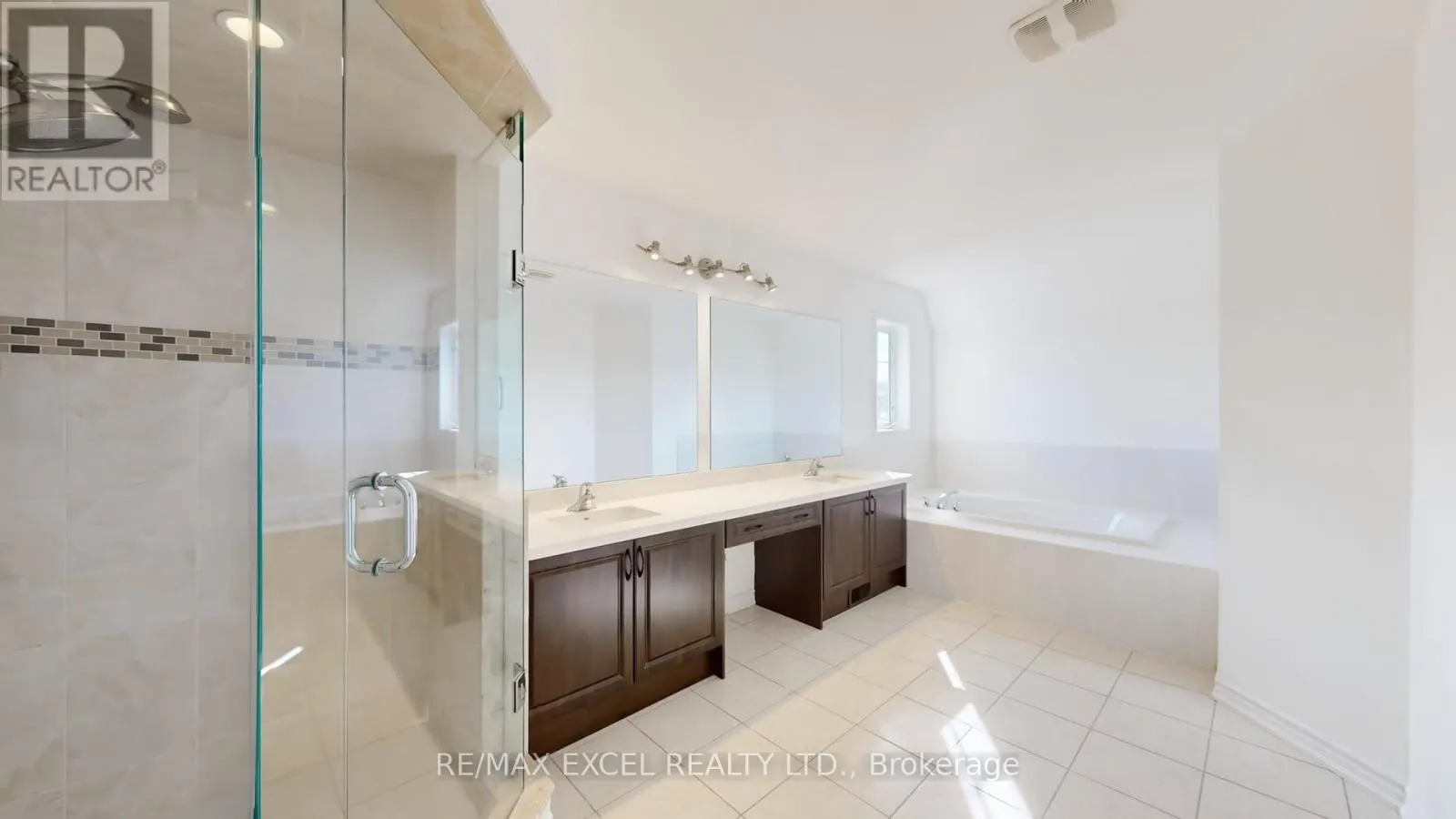 103 LIVING CRES CRESCENT