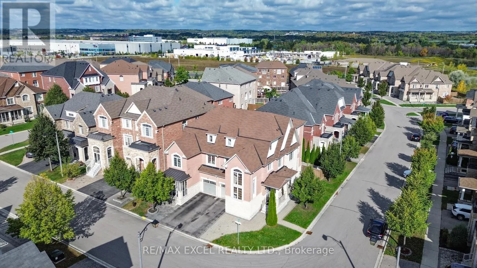103 LIVING CRES CRESCENT