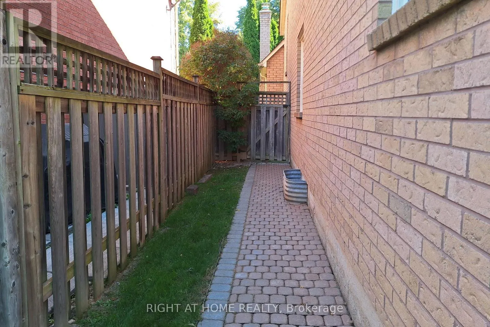 10 MILLSTONE COURT