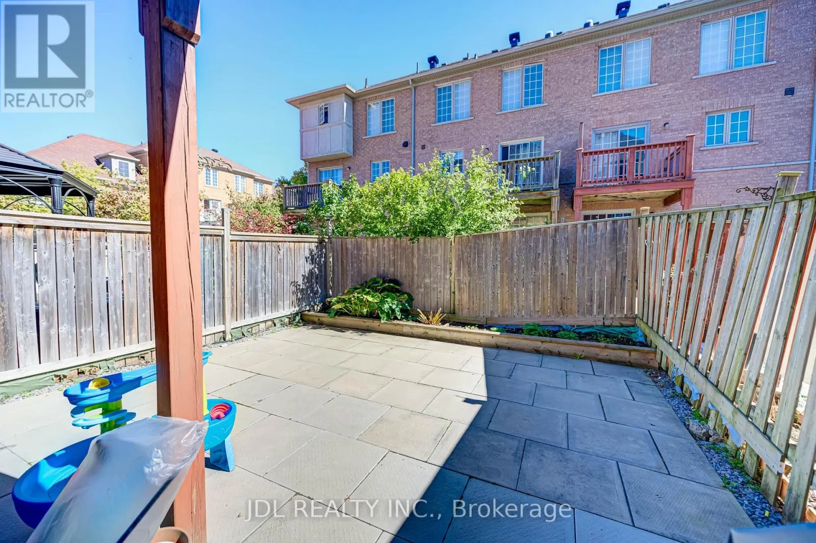 103 THOROUGHBRED WAY