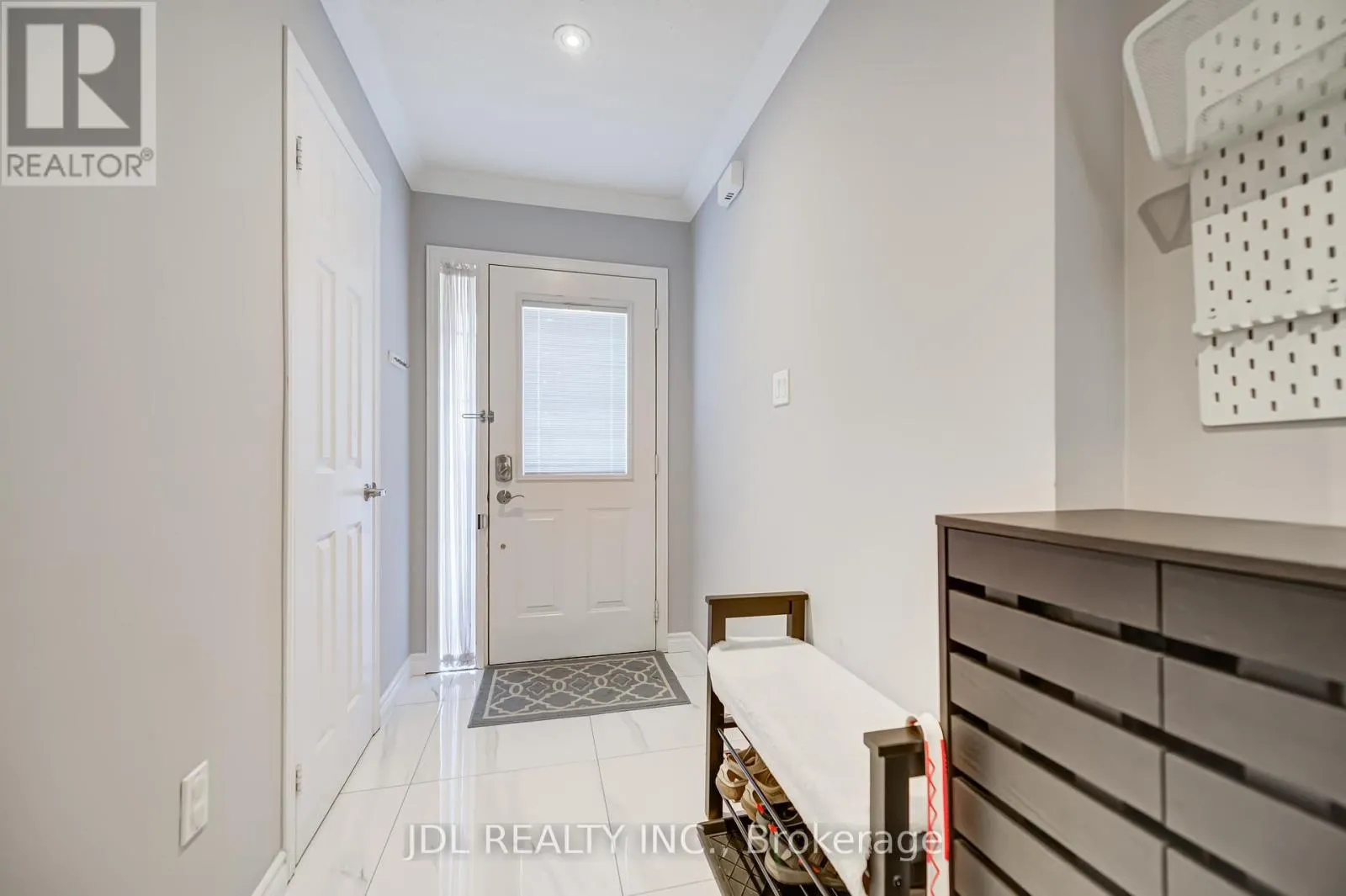 103 THOROUGHBRED WAY