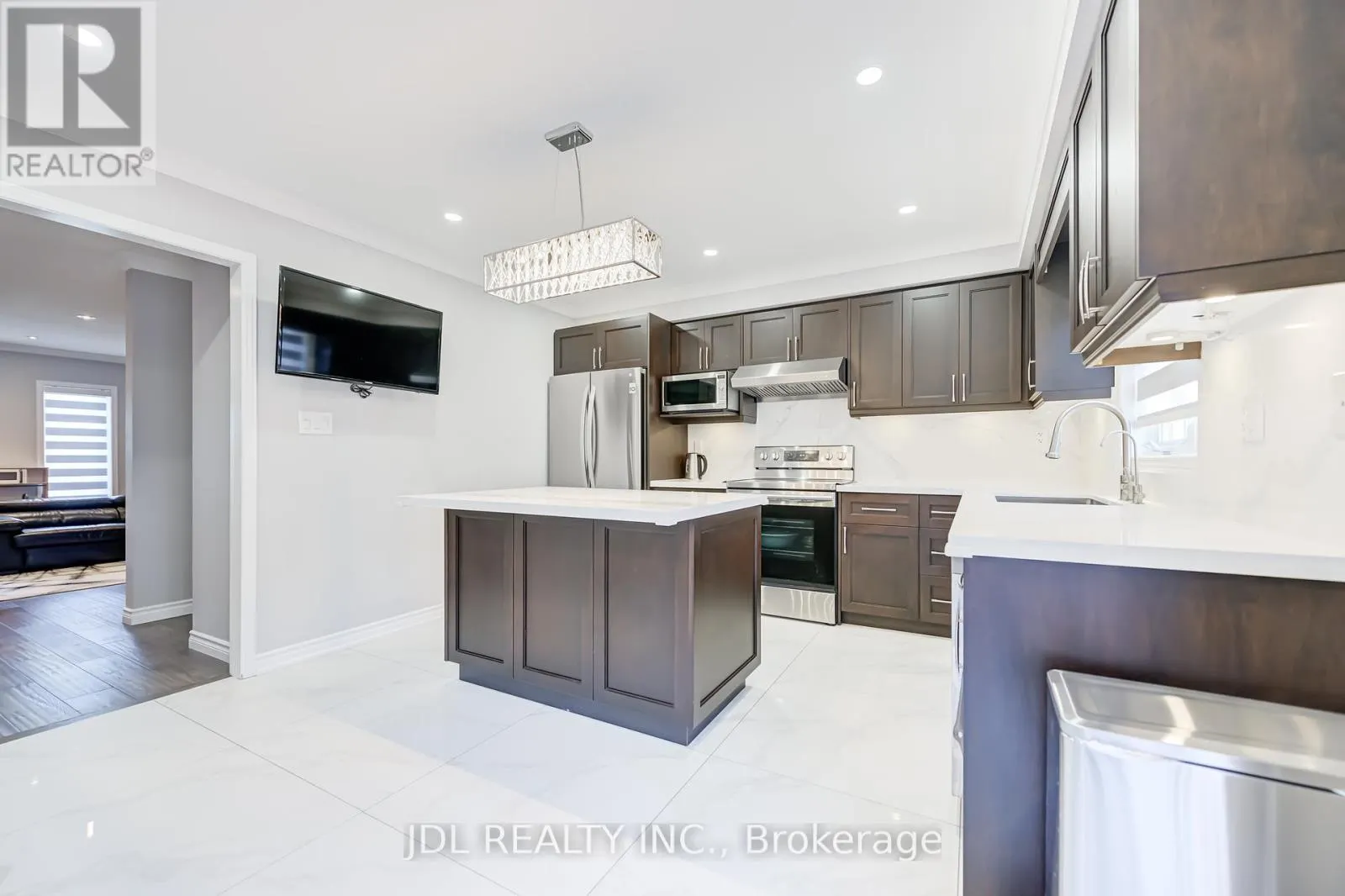 103 THOROUGHBRED WAY