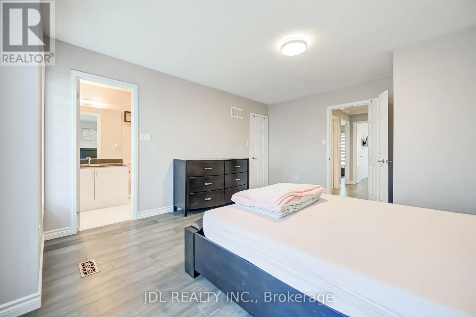 103 THOROUGHBRED WAY