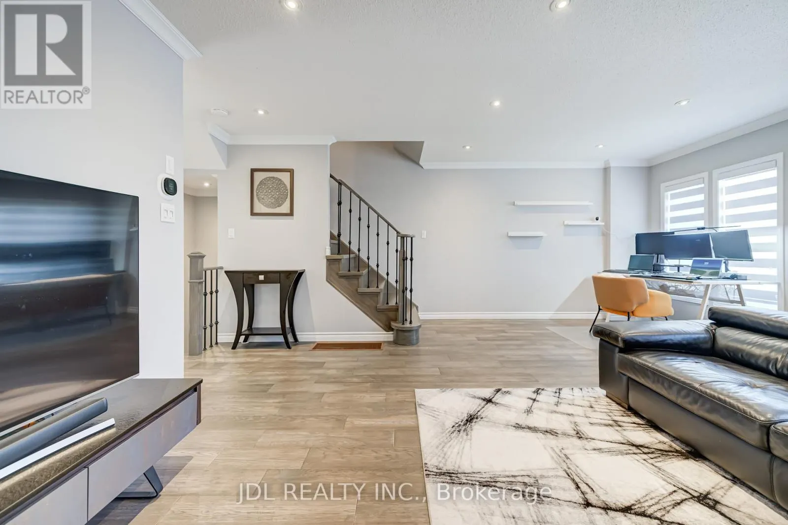 103 THOROUGHBRED WAY