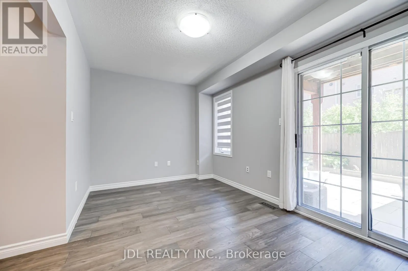 103 THOROUGHBRED WAY