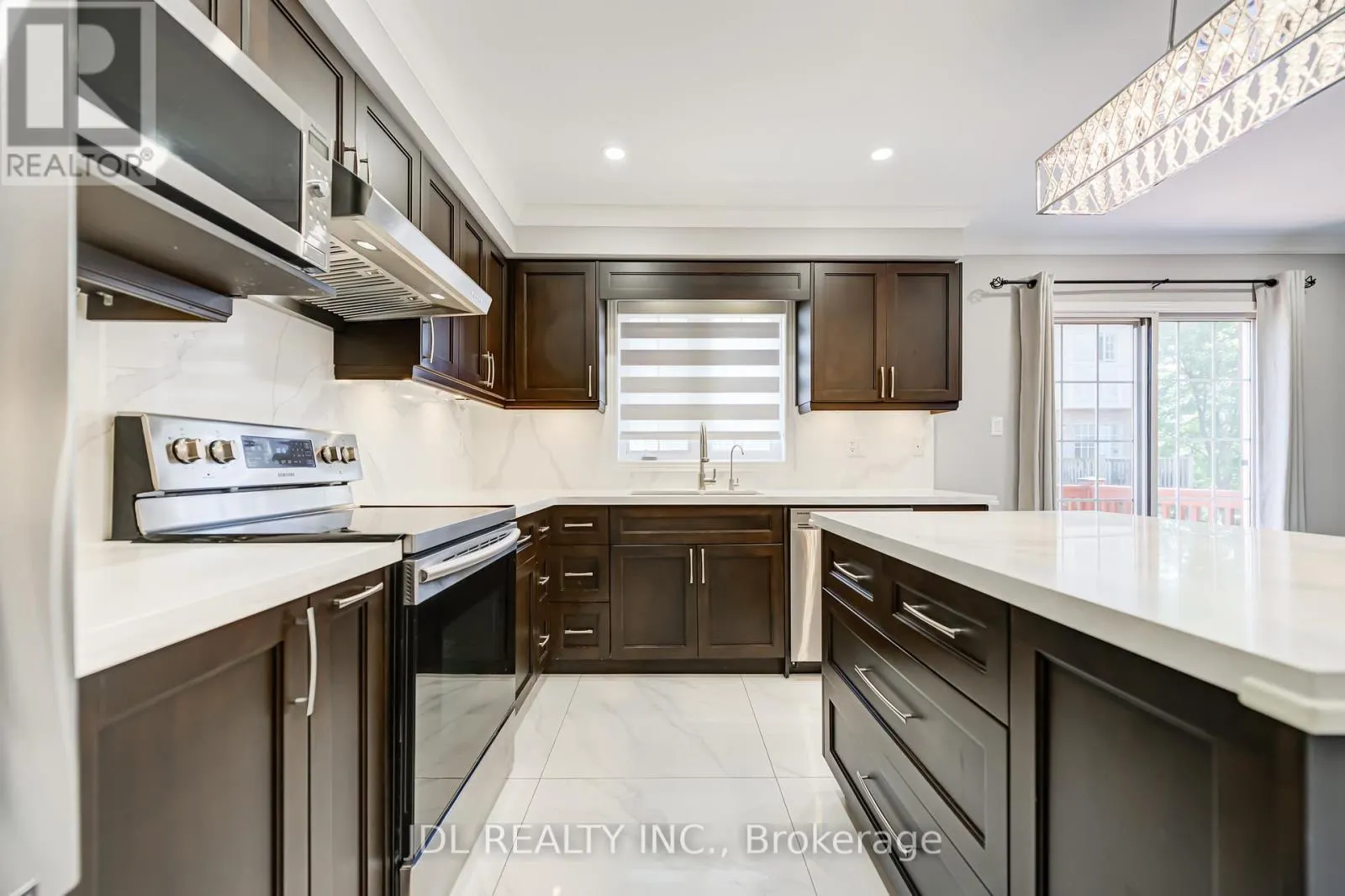 103 THOROUGHBRED WAY