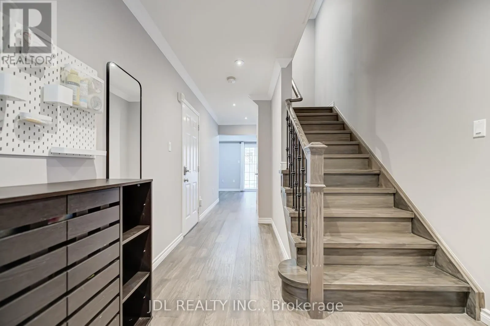 103 THOROUGHBRED WAY