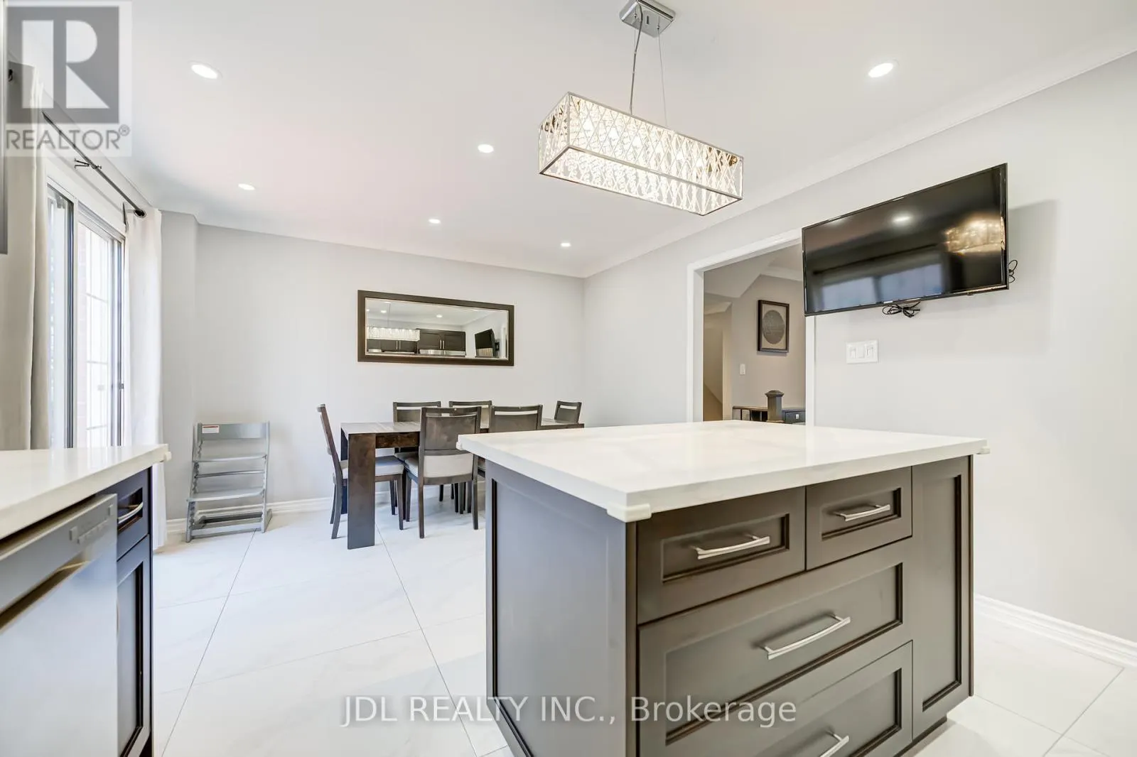 103 THOROUGHBRED WAY