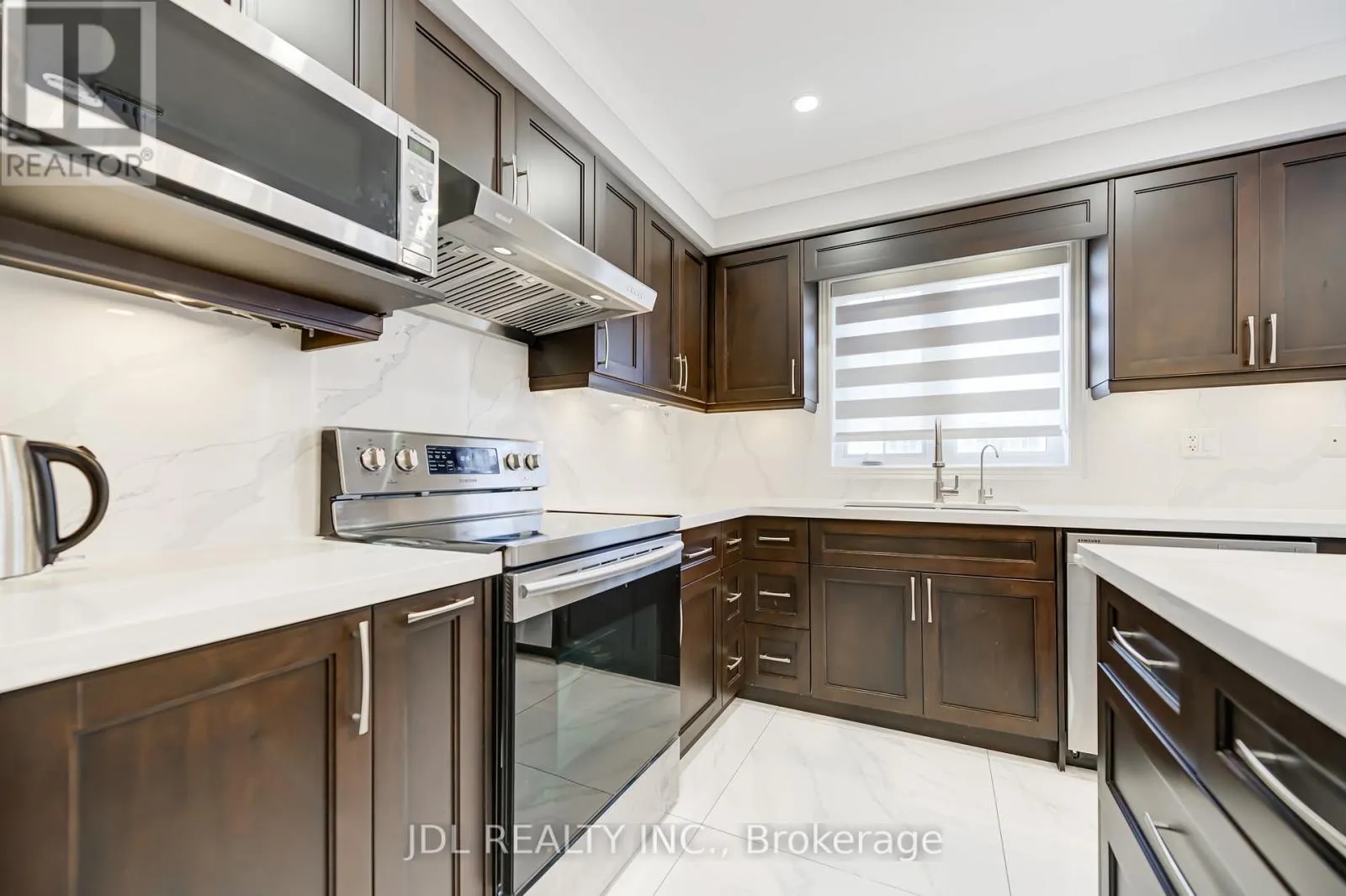 103 THOROUGHBRED WAY