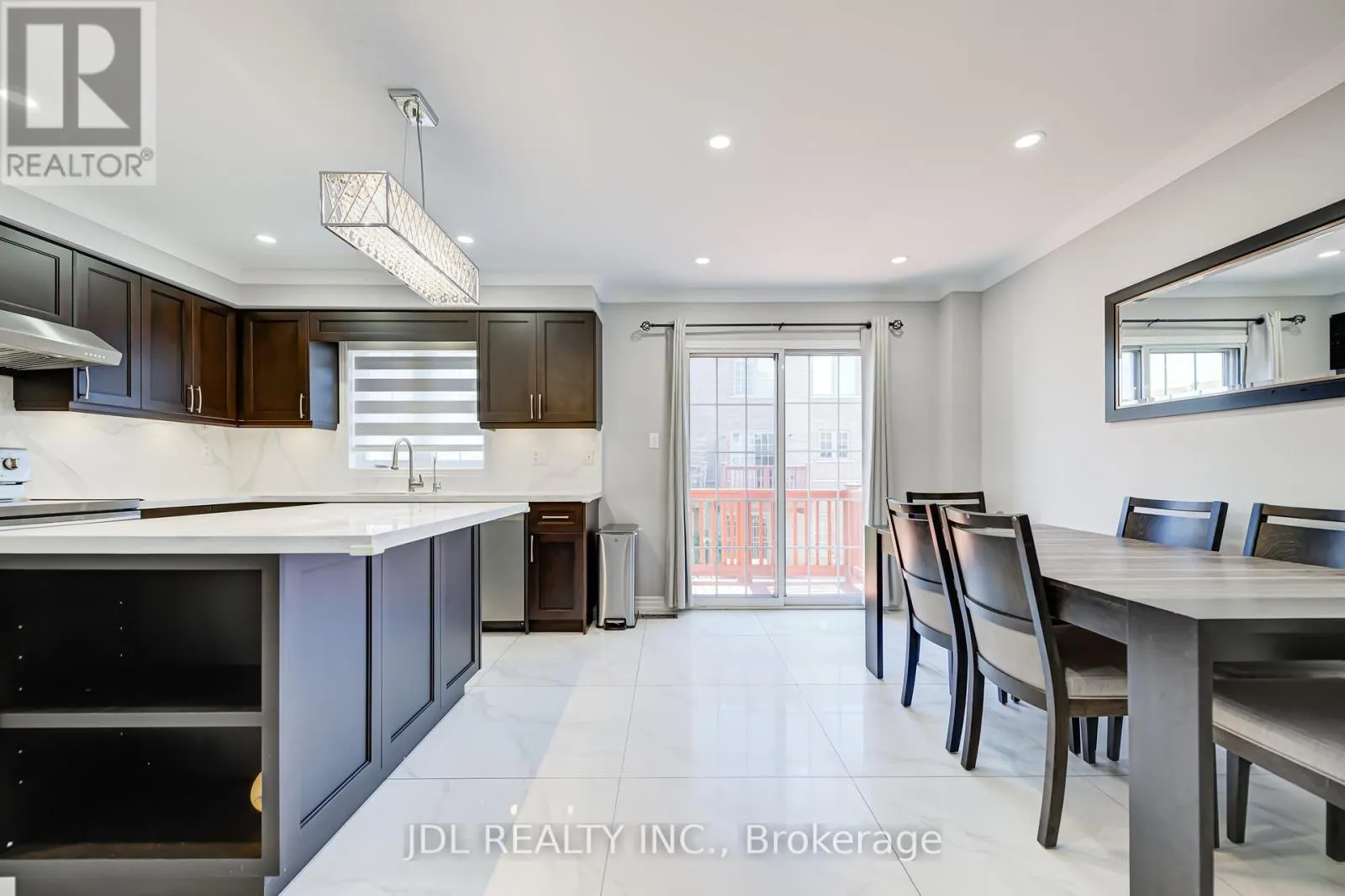 103 THOROUGHBRED WAY