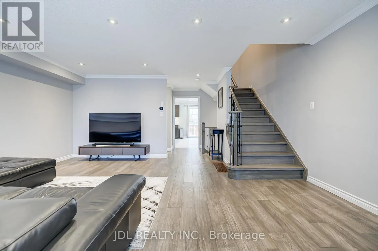 103 THOROUGHBRED WAY