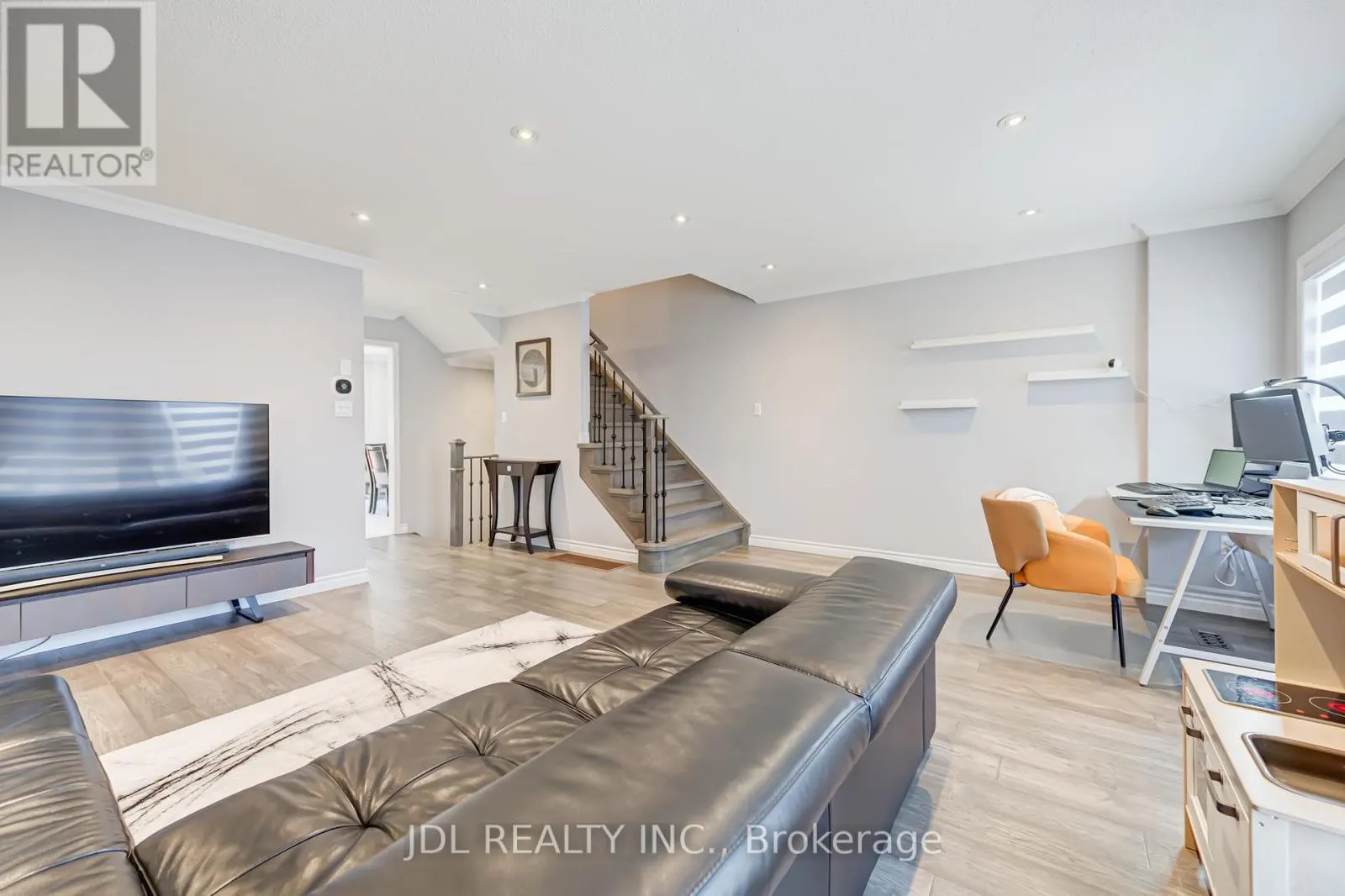 103 THOROUGHBRED WAY