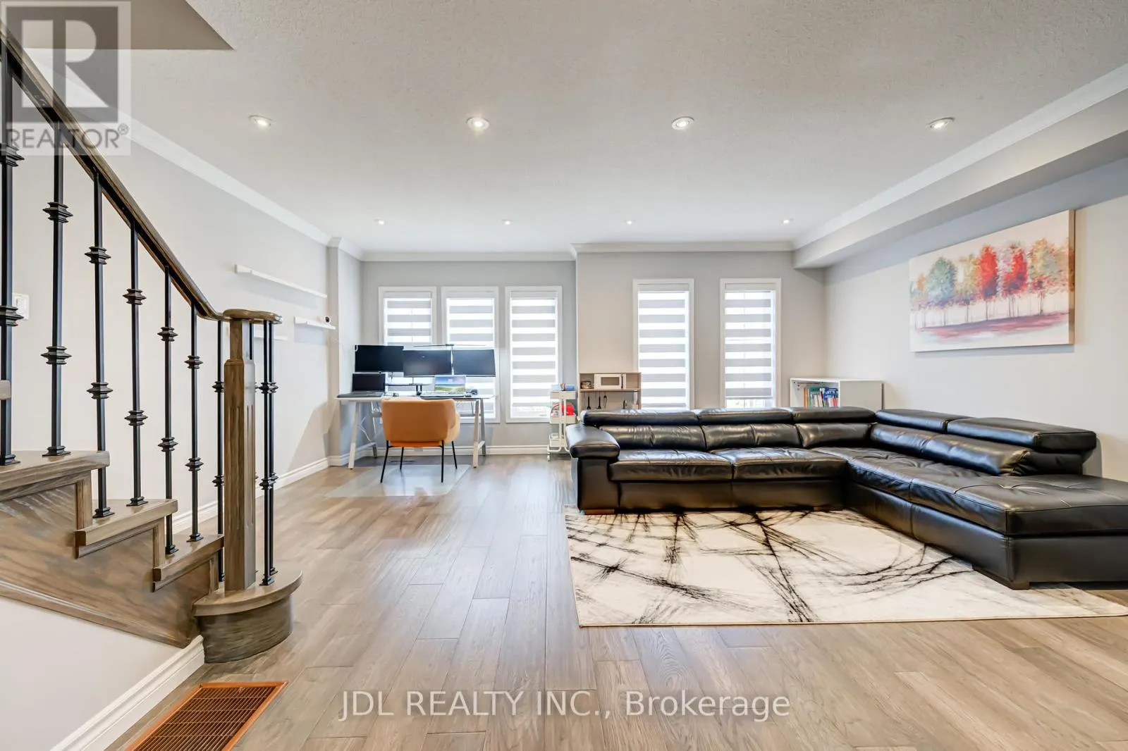 103 THOROUGHBRED WAY