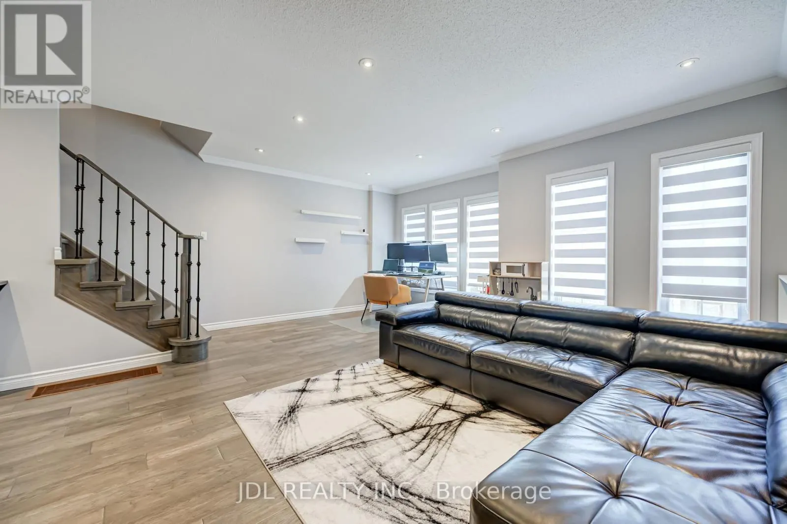 103 THOROUGHBRED WAY