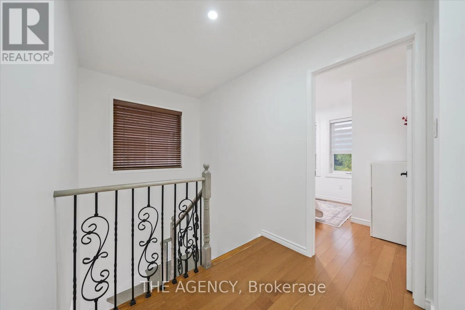 908 OAKTREE CRESCENT