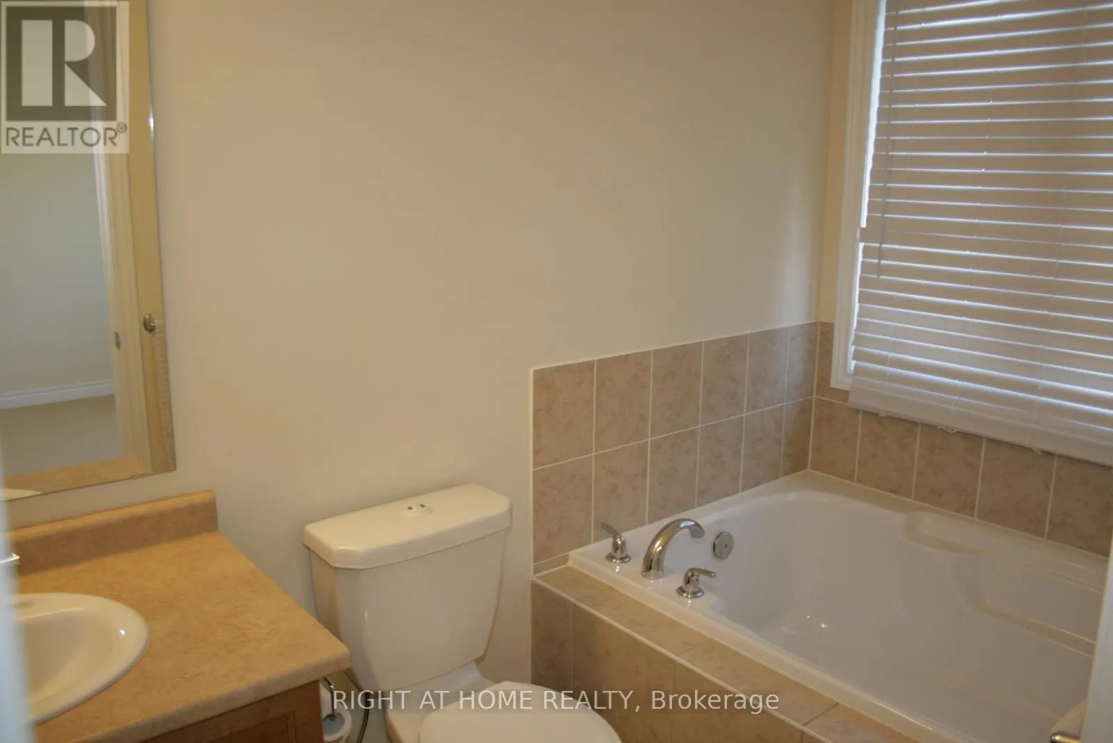 44 THISTLE AVENUE