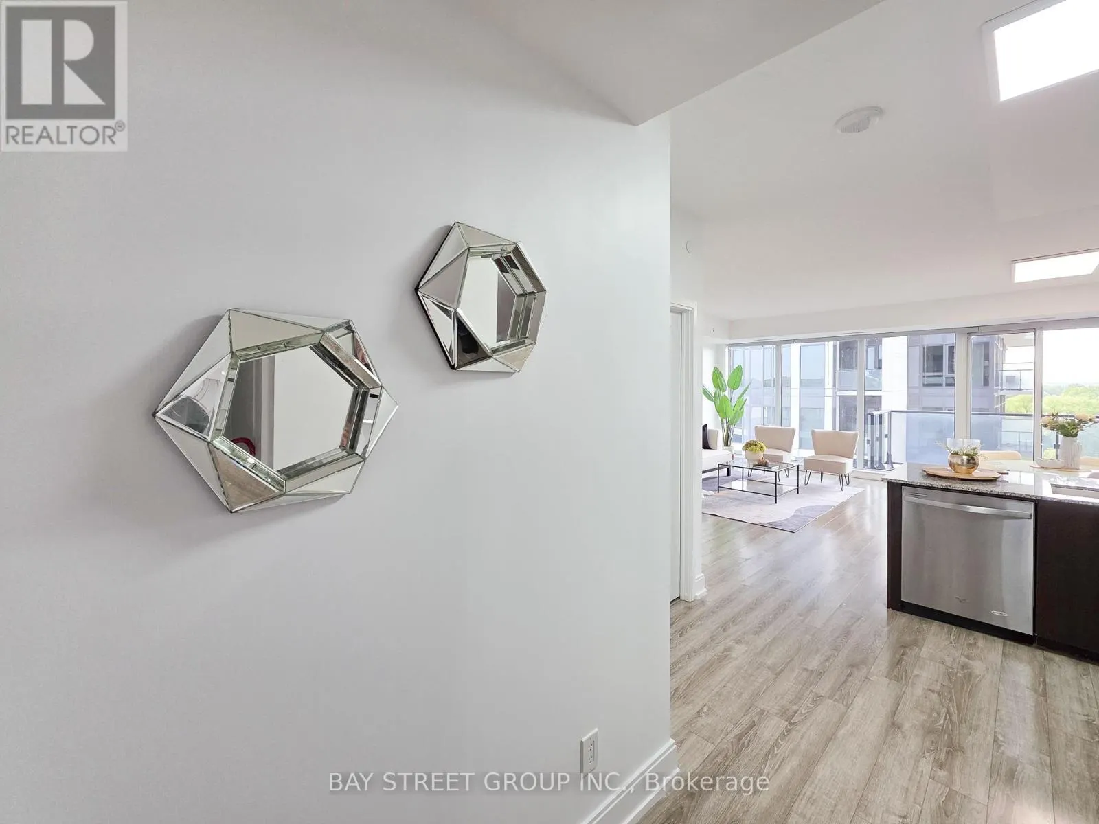 705B - 9608 YONGE STREET