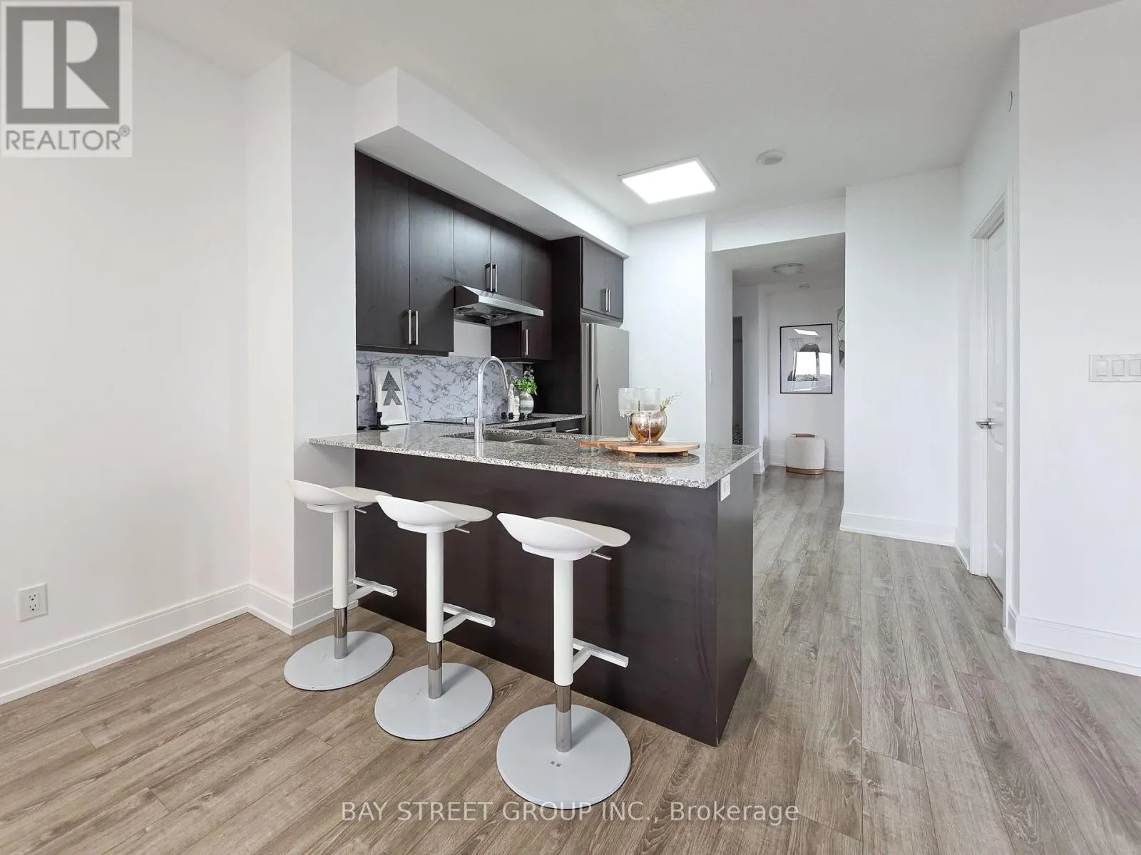 705B - 9608 YONGE STREET