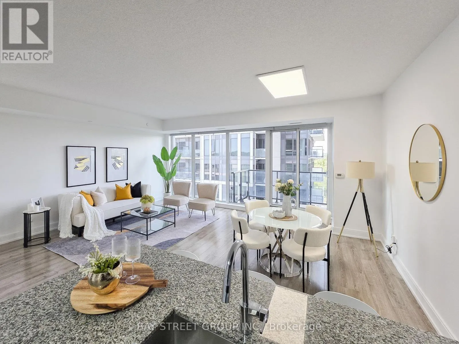 705B - 9608 YONGE STREET