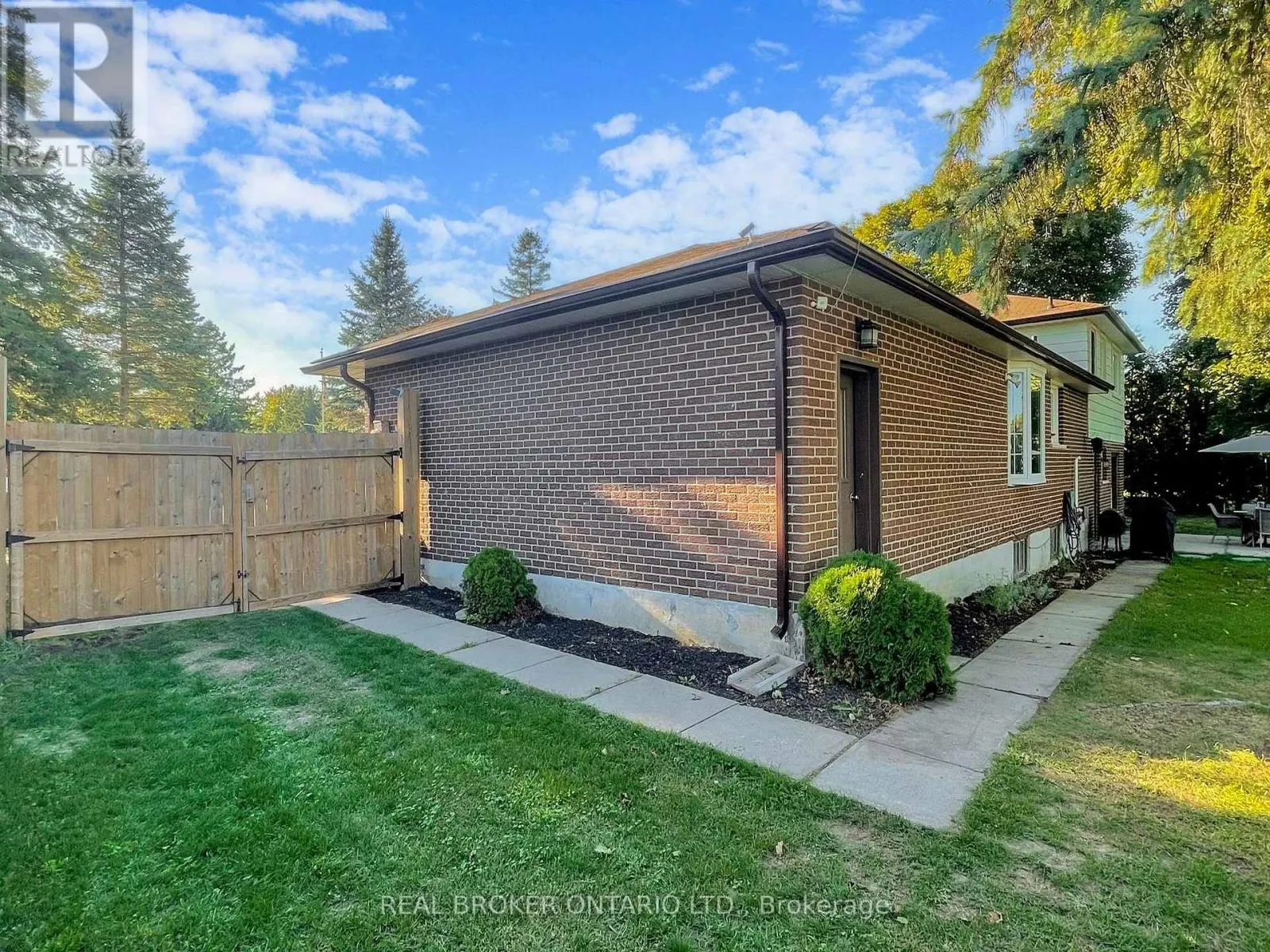 15 JASMINE CRESCENT