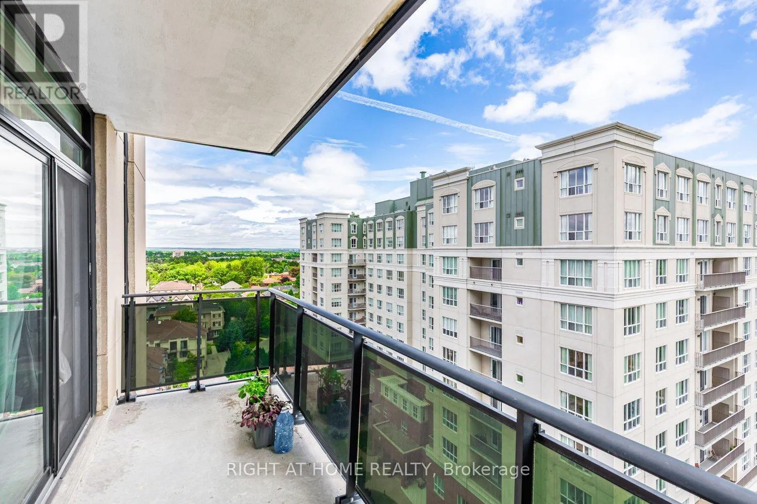 1204 - 520 STEELES AVENUE W