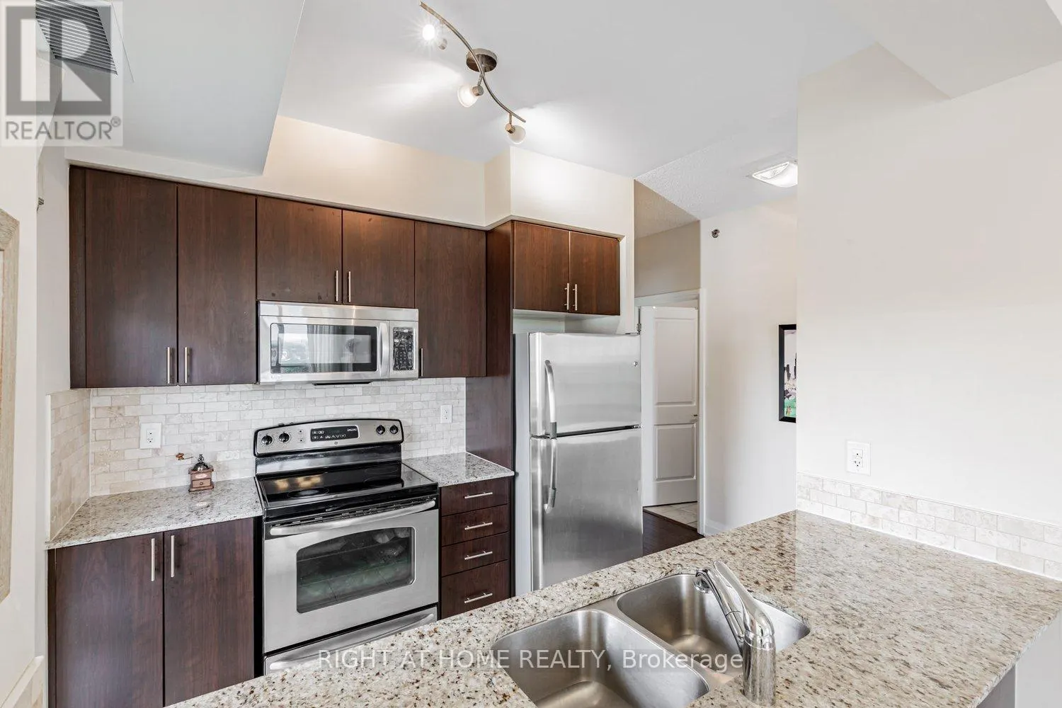 1204 - 520 STEELES AVENUE W