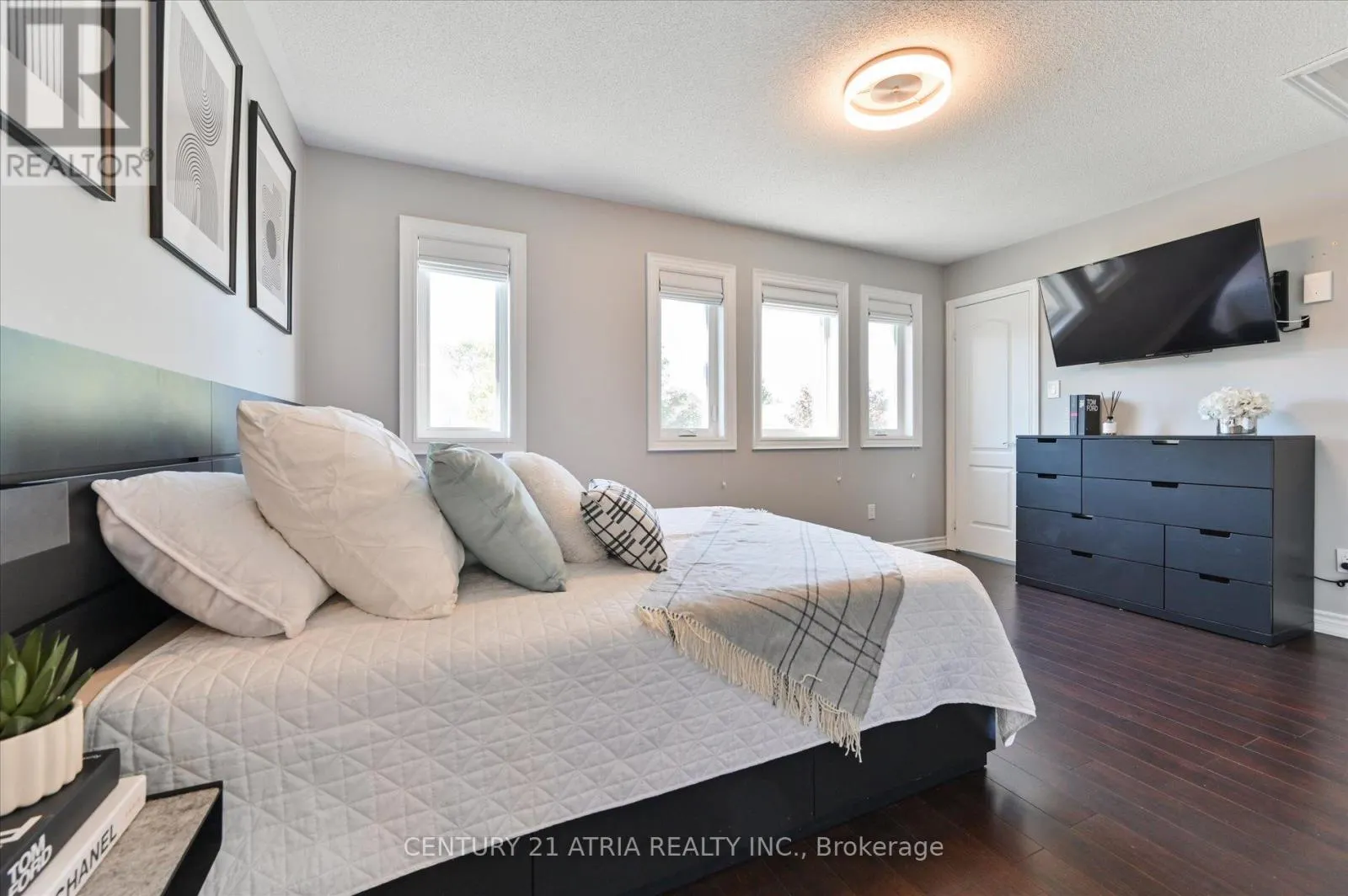 85 BURNABY DRIVE