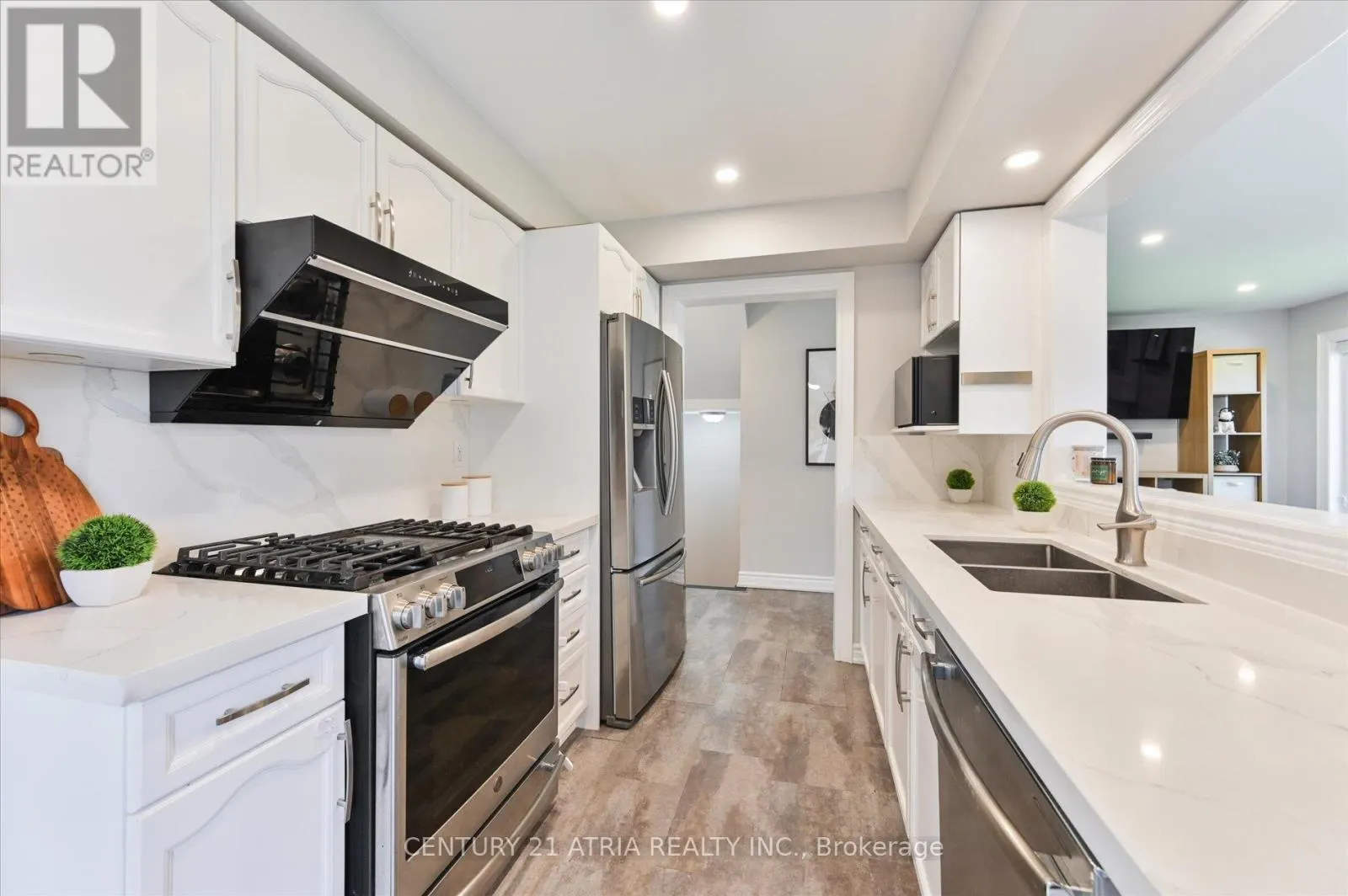 85 BURNABY DRIVE