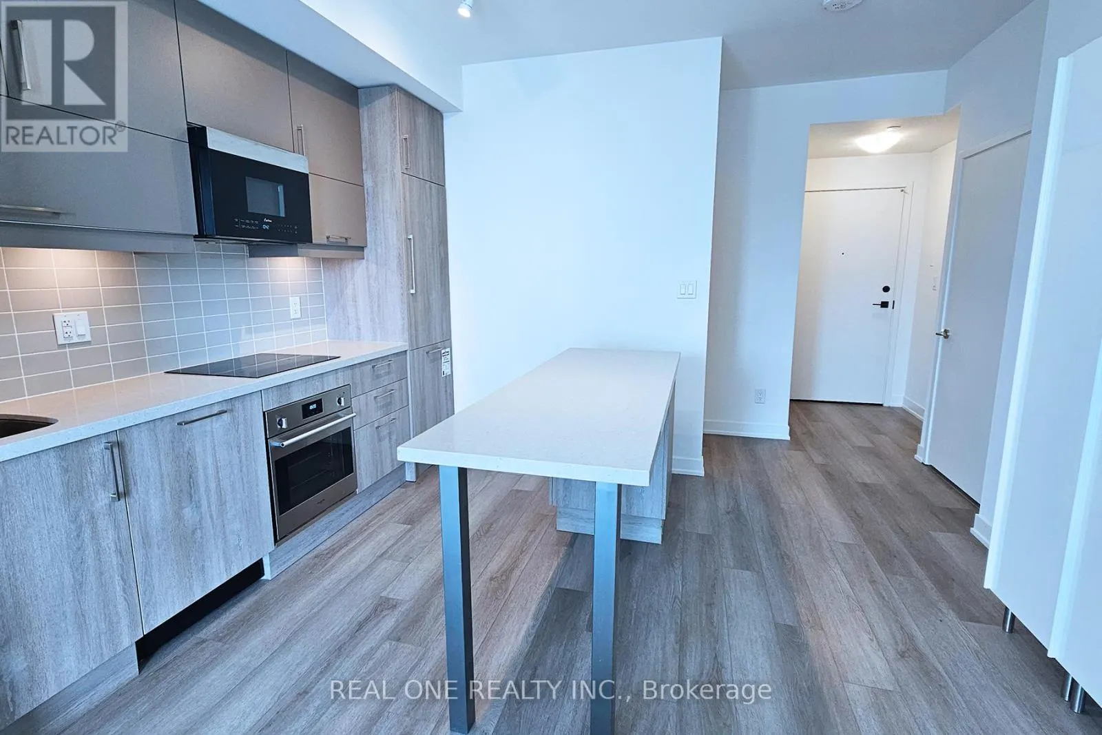 A1318 - 8119 BIRCHMOUNT ROAD