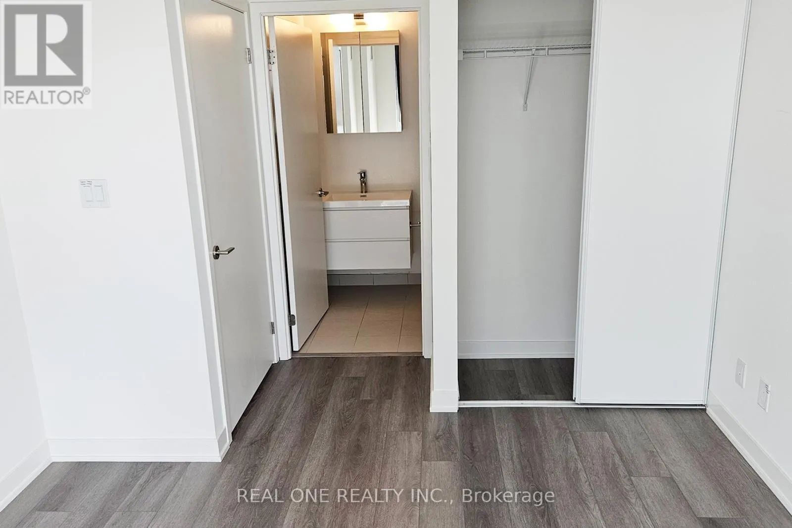 A1318 - 8119 BIRCHMOUNT ROAD