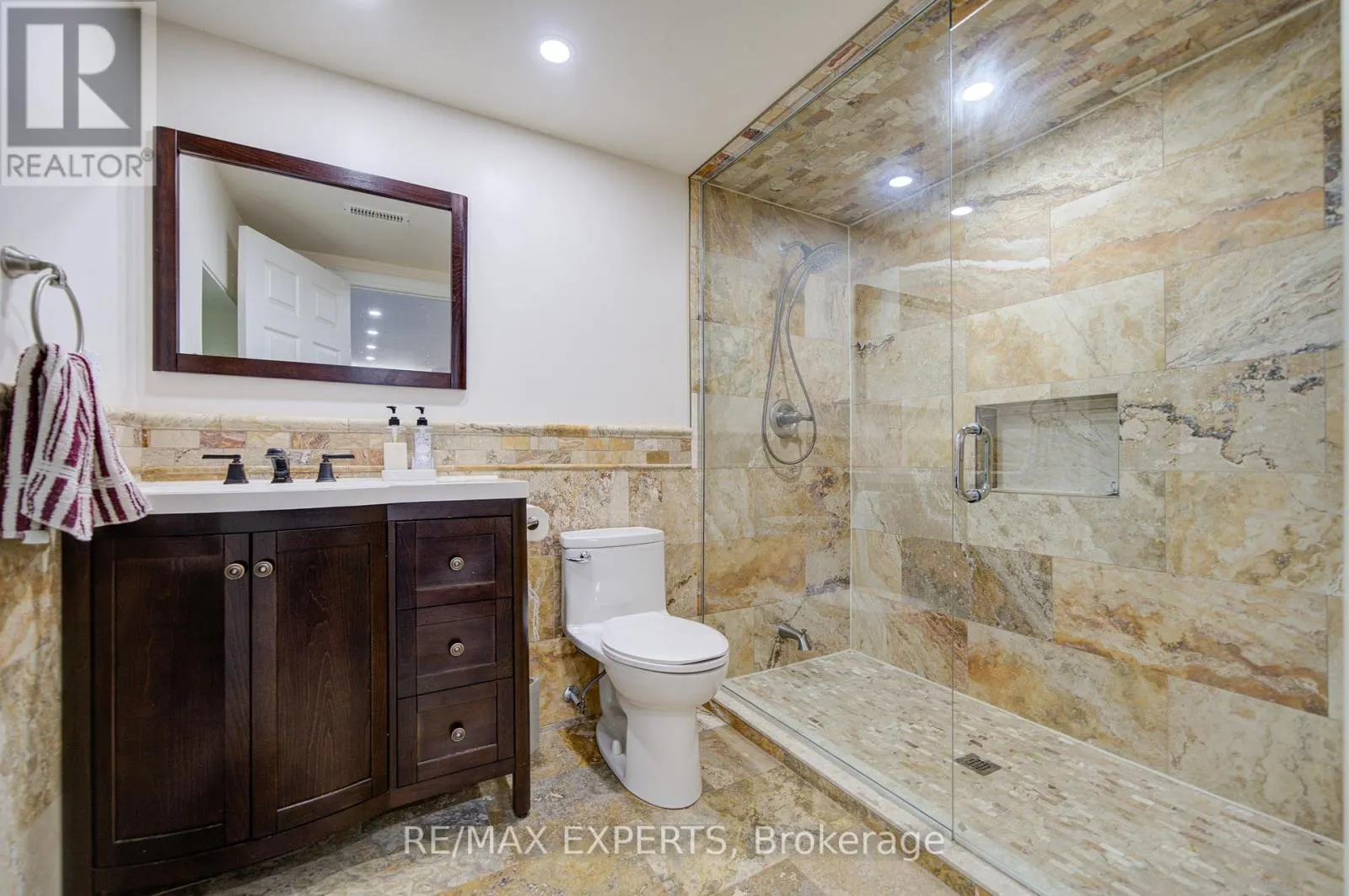 277 CHATFIELD DRIVE S