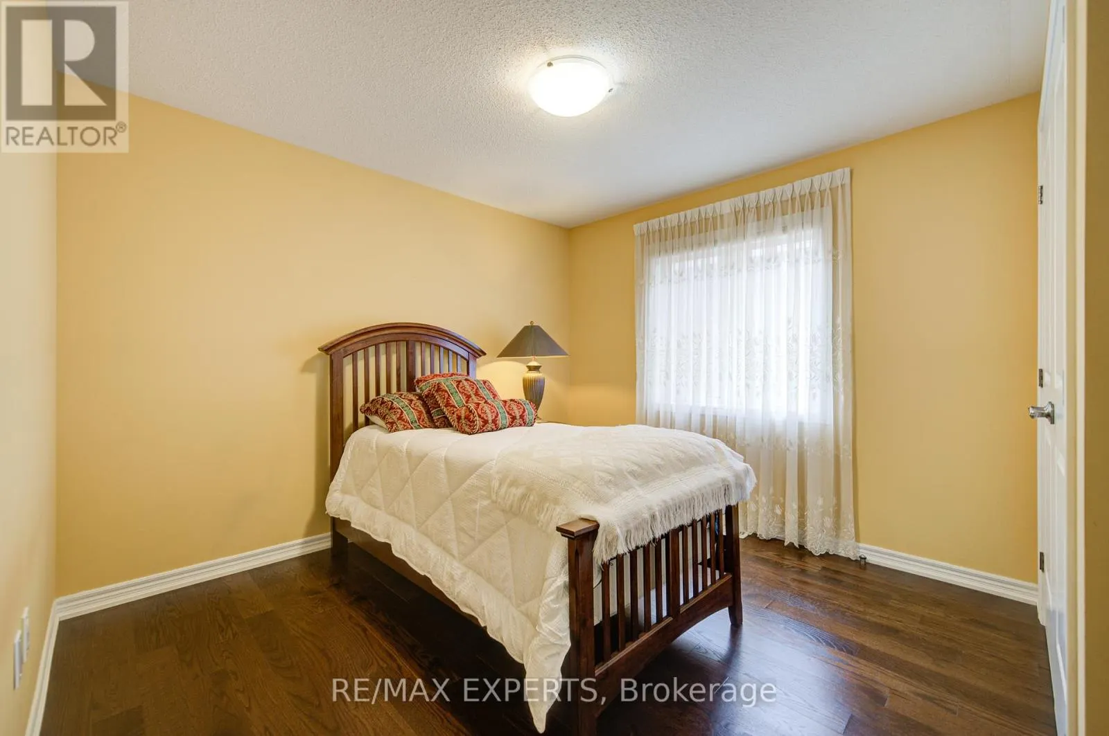 277 CHATFIELD DRIVE S