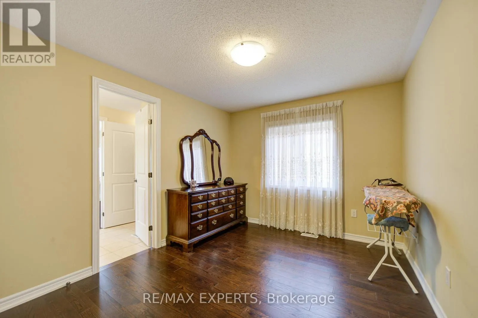 277 CHATFIELD DRIVE S