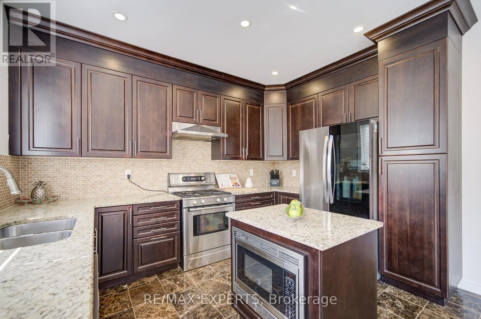 277 CHATFIELD DRIVE S