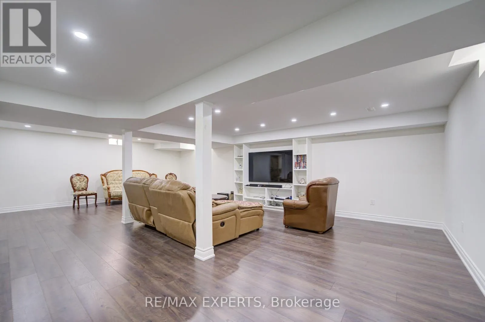 277 CHATFIELD DRIVE S