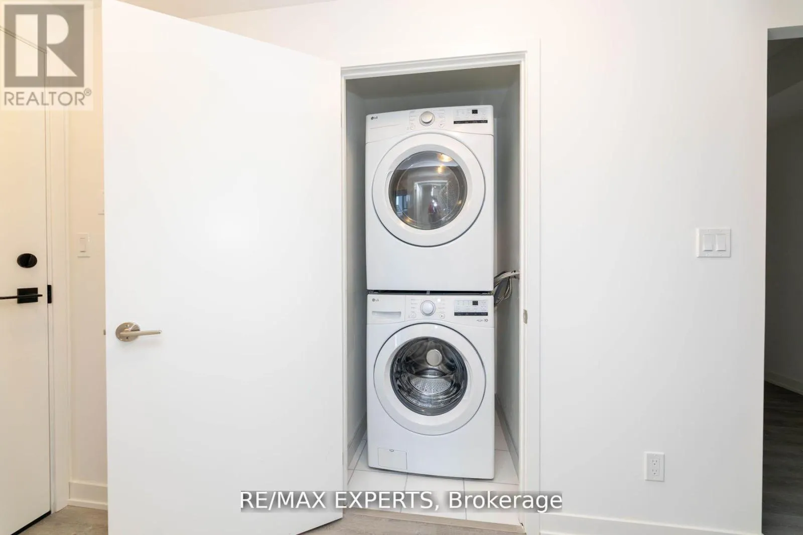 608C - 38 SIMCOE PROMENADE CIRCLE