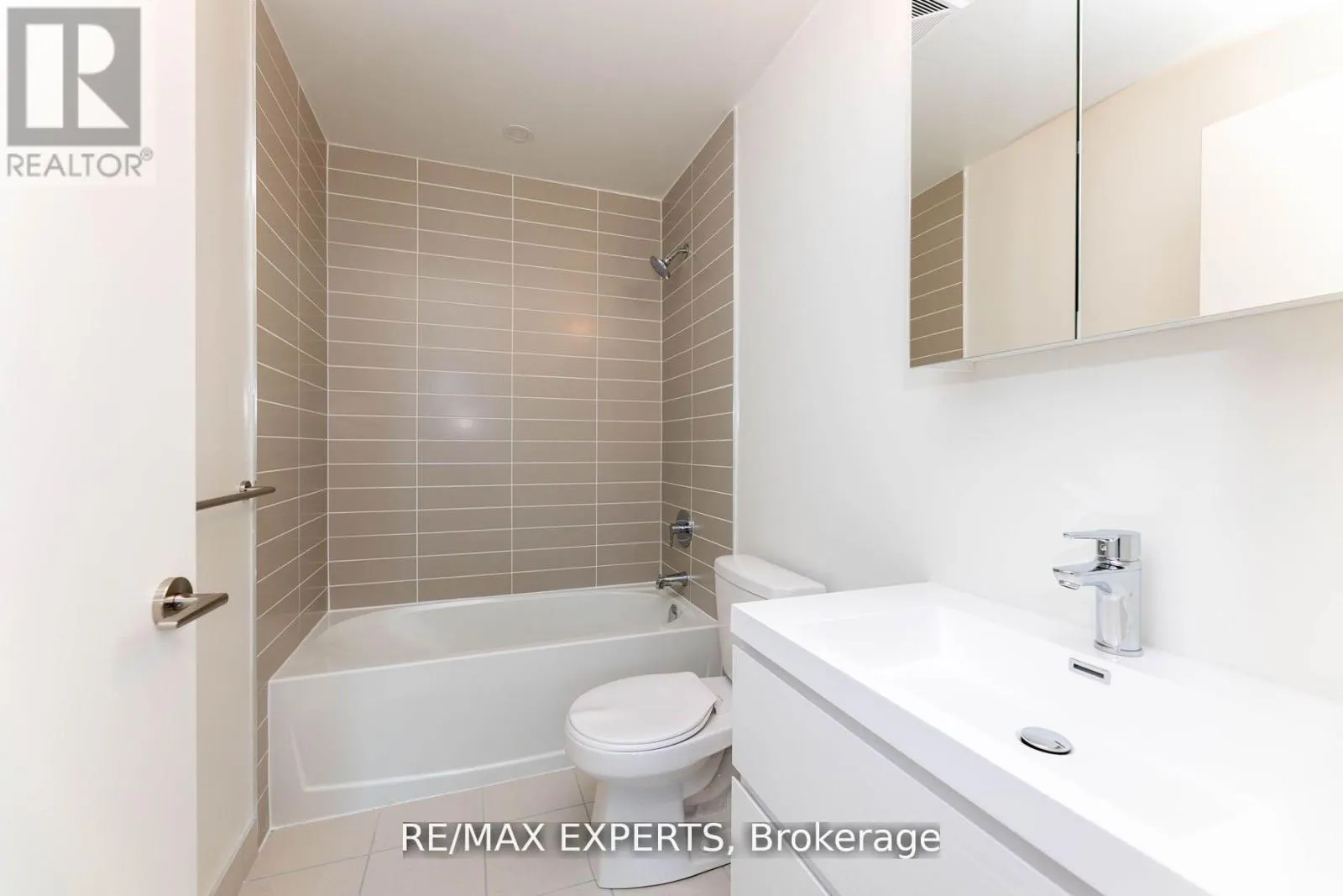 608C - 38 SIMCOE PROMENADE CIRCLE