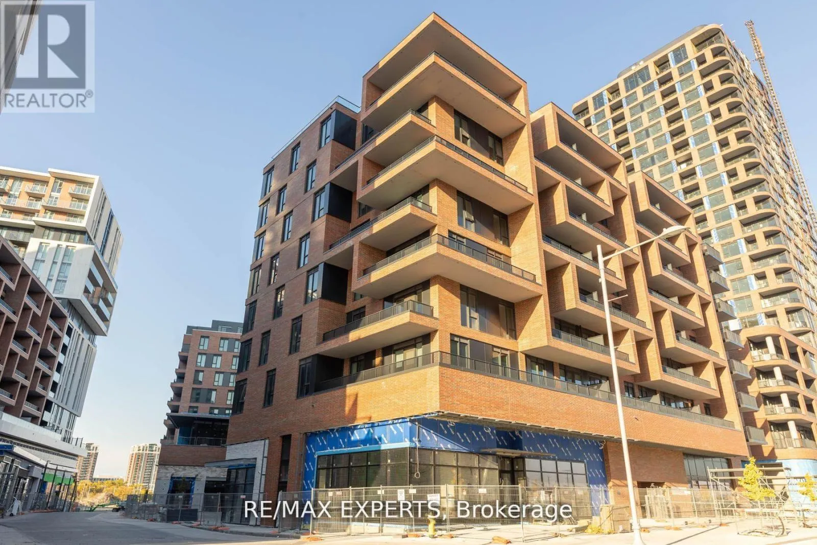 608C - 38 SIMCOE PROMENADE CIRCLE